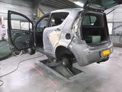 Schade aan auto wat wordt gerepareerd door Autoschade Mulder uit Nijeveen